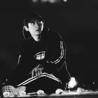 🏹 f75226d9 NERDY K-pop, Chanteur, Mode, Coréen, Musique, Personne, Célébrité telegram sticker