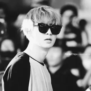 🕸 faac7149 Fish & Chips + Submarines & Film Personne, Lunettes de soleil, Noir et blanc, Style, Portrait, Homme telegram sticker