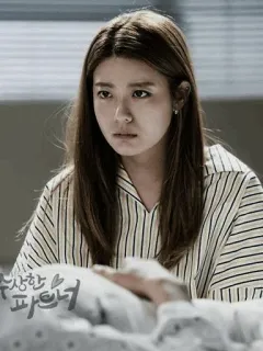 🌚 d15c26e9 수상한 파트너 Koreanisches Drama, Koreanische Serie, Schauspielerin, Porträt, Frau, Pyjama, Krankenhaus telegram sticker