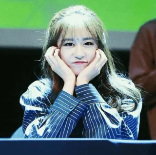 ⏳ d44be04f ผู้หญิง, ภาพเหมือน, ยิ้ม, ผู้หญิง, สวย telegram sticker