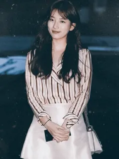 🍫 a0b5b8e8 femme, t-shirt rayé, jupe, mode, portrait, personne telegram sticker