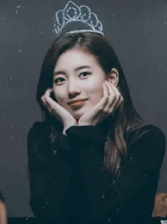 🍫 a1ab07e5 femme, portrait, couronne, tiare, fille, mode, beauté telegram sticker