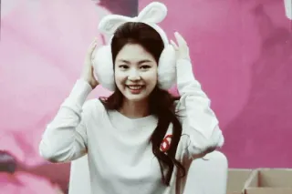 🌬 d544b0af phụ nữ, nụ cười, bịt tai, chân dung, dễ thương, Hàn Quốc telegram sticker