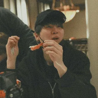 🌌 bdd4f045 persona, comiendo, cangrejo, comida, cena telegram sticker