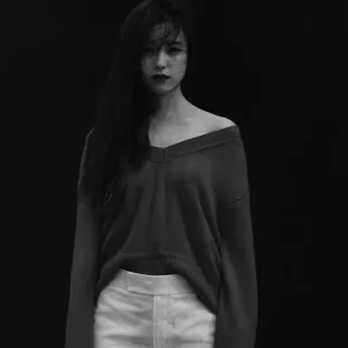 ✖️ 7a5153ca Frau, Pullover, Porträt, Mode, Schwarzweiß telegram sticker