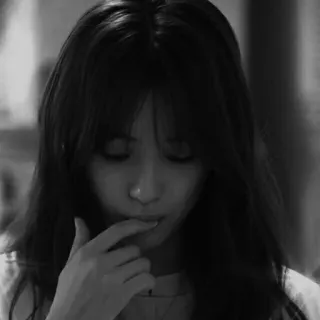 💷 b795ec78 Frau, denkend, Porträt, Schwarzweiß, Person, Ausdruck telegram sticker