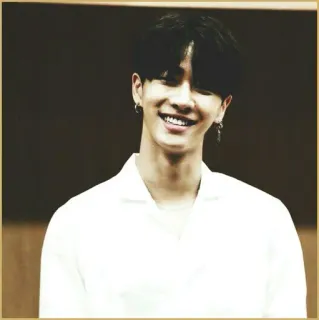 📰 89dc98b2 man, glimlach, koreaans, portret, persoon telegram sticker