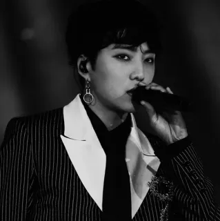 🥀 c331a318 personne, chanteur, noir et blanc, micro telegram sticker