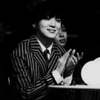 🇦🇱 cc5856e1 personne, sourire, noir et blanc, portrait, style telegram sticker