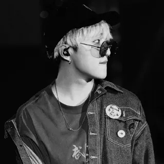 🇦🇱 e8dedc16 personne, lunettes de soleil, chapeau, portrait, noir et blanc telegram sticker