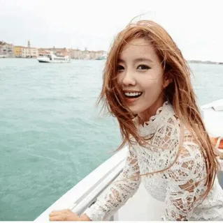 ❄️ f3f11afb Frau, Lächeln, Boot, Wasser, Meer, Spitze, Tourismus, Reise whatsapp sticker