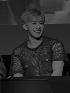 🖤 b47d1a43 man, portrait, smile, korean, singer telegram sticker