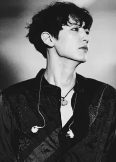 🥂 5084f087 ผู้ชาย, ภาพเหมือน, ขาวดำ, หูฟัง, สร้อยคอ, คน telegram sticker