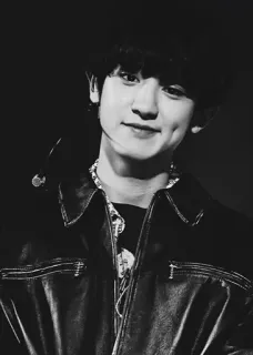 🍾 5a8d7572 ภาพเหมือน, บุคคล, ผู้ชาย, ขาวดำ, ลักยิ้ม, kpop, exo telegram sticker