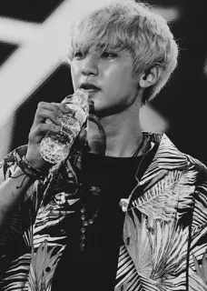 🥂 8b8256ed ผู้ชาย, น้ำ, ภาพเหมือน, บุคคล, คนดัง, เสื้อเชิ้ต telegram sticker