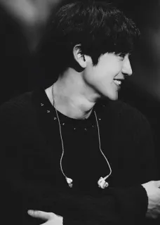 🌚 bb36bc78 ผู้ชาย, ภาพเหมือน, ยิ้ม, คน, ขาวดำ, หูฟัง telegram sticker