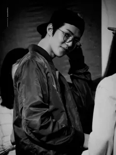 🏹 a9a84d64 мужчина, очки, кепка, куртка, портрет, человек telegram sticker