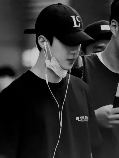 🏹 dbb97391 IN SILENT мужчина, кепка, наушники, стритвир, мода, человек telegram sticker