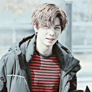 🖇 eba13f03 người, đàn ông, áo khoác, áo sọc, chân dung, thường ngày telegram sticker