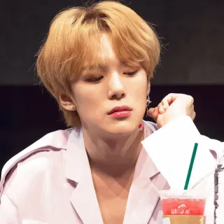 🌫 180f7de8 ผู้ชาย, คน, เคป็อป, ไอดอล, นักร้อง, เอเชีย, ภาพเหมือน telegram sticker