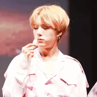 🥂 4ffbf195 คน, กิน, ภาพเหมือน, ผมบลอนด์ telegram sticker