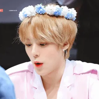 🌫 585fb920 คน, ภาพเหมือน, ผู้ชาย, มงกุฎดอกไม้, หล่อ telegram sticker