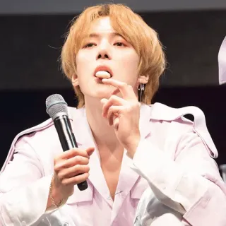 🥂 6387e9ee คน, นักร้อง, ไมโครโฟน, ภาพเหมือน, ความบันเทิง telegram sticker