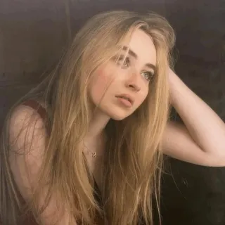 📰 df63e7c7 Sabrina Carpenter 歌手, 演员, 金发, 肖像, 名人 whatsapp sticker