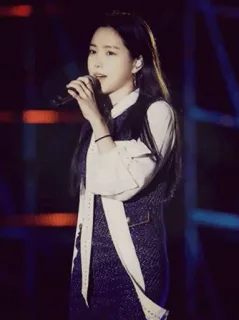 🌙 002a0bcf ca sĩ, phụ nữ, micrô, người biểu diễn, âm nhạc, buổi hòa nhạc, sân khấu whatsapp sticker