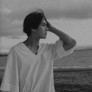 🔩 1dd441a8 pria, pantai, potret, samudra, hitam putih, orang whatsapp sticker