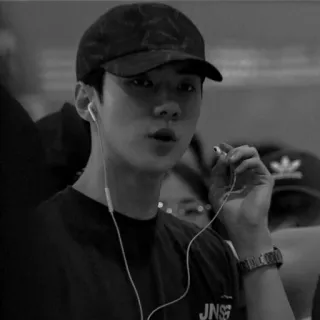 ⚙ fda11a41 pria, orang, earphone, potret, hitam putih whatsapp sticker