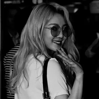 ◽️ 057abdf1 Frau, Sonnenbrille, Porträt, blond, lächelnd, Mode telegram sticker