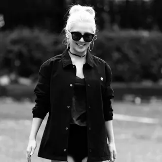 🌧 333dd6a8 frau, sonnenbrille, porträt, mode, stil, schwarz weiß telegram sticker