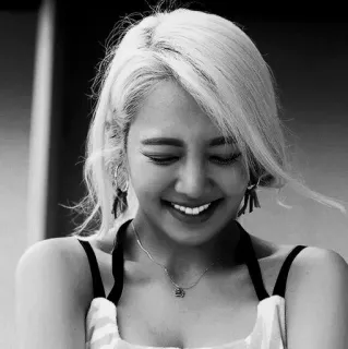 ⛲️ 352fd36b Frau, lächelnd, Porträt, glücklich, Halskette, Person, schwarz weiß telegram sticker