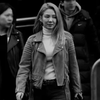 ◽️ 5bbe15ed Frau, blonde Haare, Lederjacke, Mode, Stil telegram sticker