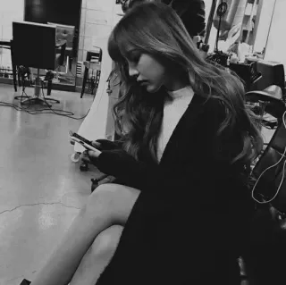 🕊 122d5935 wanita, dalam ruangan, monokrom, potret, orang, gadis whatsapp sticker