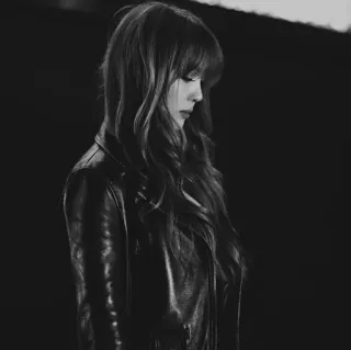 🌑 4095efc8 wanita, jaket kulit, potret, gaya rambut, hitam putih whatsapp sticker