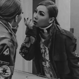 🌑 45da23e6 THE ENOUGH HELLFIRE wanita, cermin, jaket, api neraka, makeup whatsapp sticker