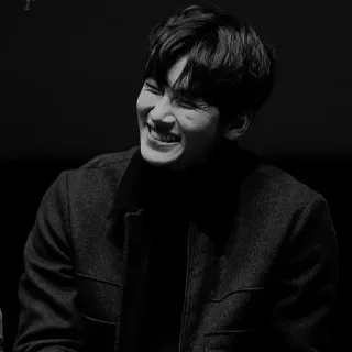 🍸 b48fd95b 男性, 笑顔, コート, 白黒, ポートレート, 幸せ telegram sticker