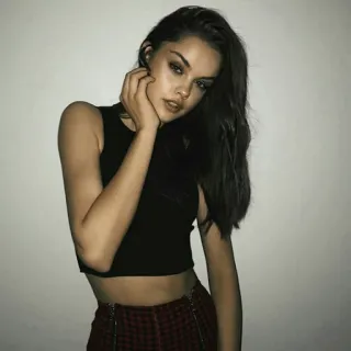 🦋 98bab0c9 vrouw, model, brunette, portret, mode, persoon whatsapp sticker