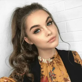 🌿 bb3c1bdc vrouw, portret, gezicht, meisje, persoon, brunette whatsapp sticker