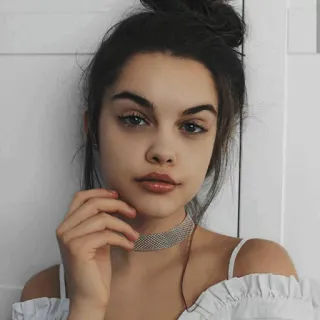 🌿 e4e01804 portret, vrouw, meisje, tiener, selfie, mooi, jong, brunette whatsapp sticker