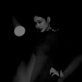 🎐 00a2392a mujer, retrato, moda, blanco y negro, pendientes, pose whatsapp sticker