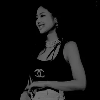 🎐 ee60b2c8 mujer, persona, sonriendo, collar, blanco y negro, moda, adulto whatsapp sticker