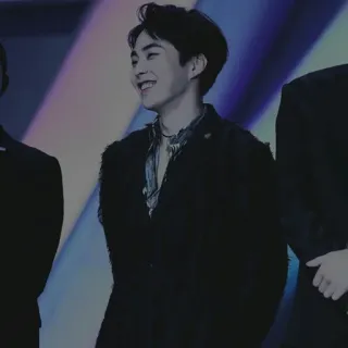 ☁️ bdde23fe osoba, uśmiech, mężczyzna, płaszcz whatsapp sticker