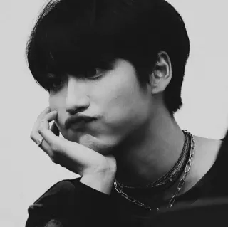 🇾🇪 f679b36d person, mann, schwarz-weiß, schmollend, porträt, koreanisch, männlich telegram sticker