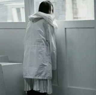 🎐 21bc01c8 女性, コート, 窓, 白, ファッション, スタイル telegram sticker