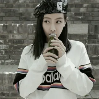 🎐 d5f311cf 女性, 飲酒, 飲み物, ポートレート, ファッション, スタイル telegram sticker