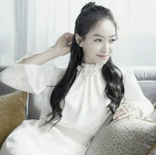 🎐 d688de0d 女性, 白いドレス, 笑顔, ポートレート, ファッション telegram sticker