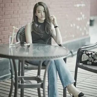 🎐 d77ea6db 女性, 座る, 椅子, カフェ, ファッション, スタイル, アジア telegram sticker